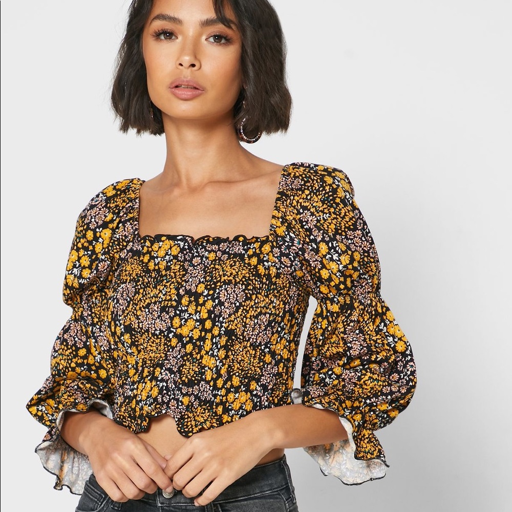 TOPSHOP Floral crop top w/ puff sleeves